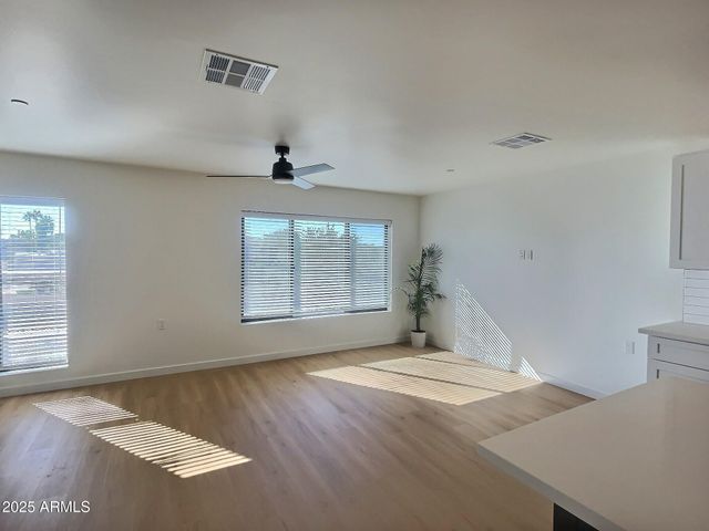 2502 E PARADISE Lane 4, Phoenix, AZ 85032