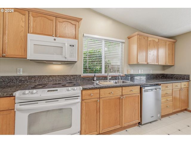 34306 HERON MEADOWS Dr, Scappoose, OR 97056