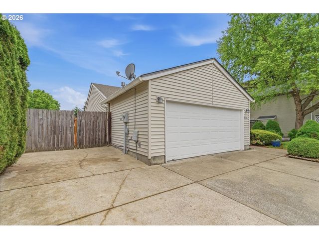 34306 HERON MEADOWS Dr, Scappoose, OR 97056