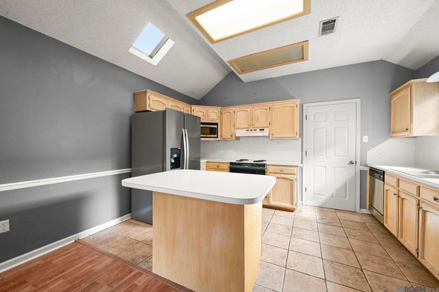 15182 Mary Elizabeth Dr, Baton Rouge, LA 70816