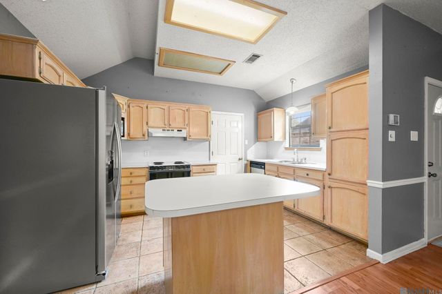 15182 Mary Elizabeth Dr, Baton Rouge, LA 70816