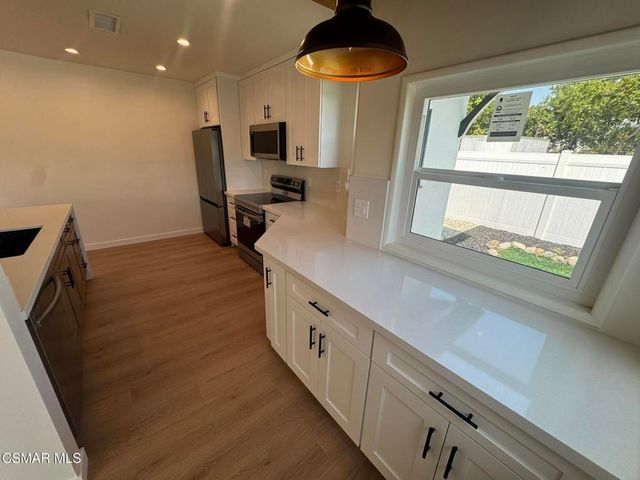 21420 Chatsworth Street, Chatsworth, CA 91311