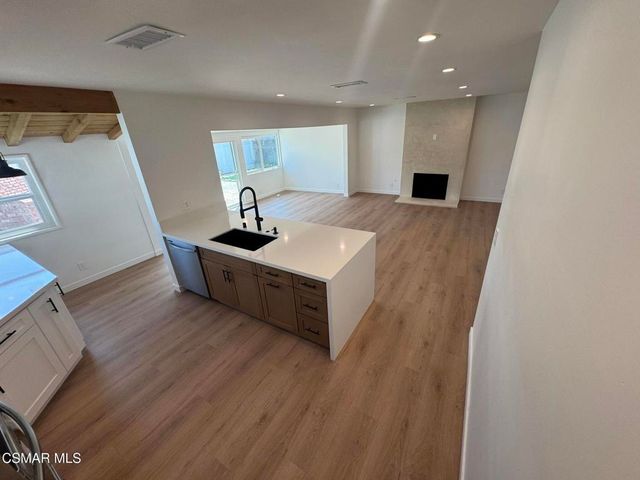 21420 Chatsworth Street, Chatsworth, CA 91311