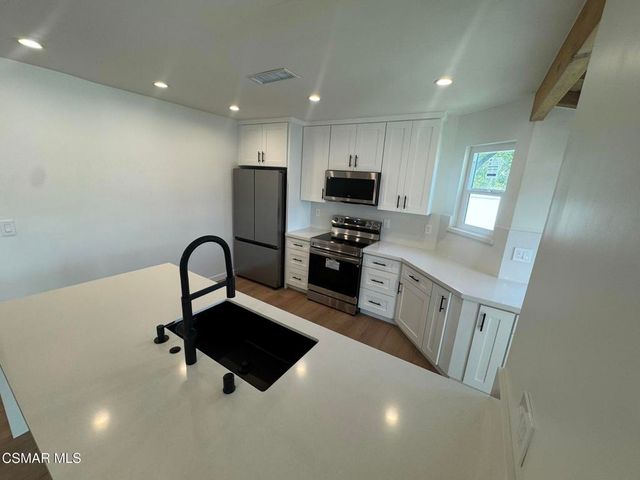 21420 Chatsworth Street, Chatsworth, CA 91311