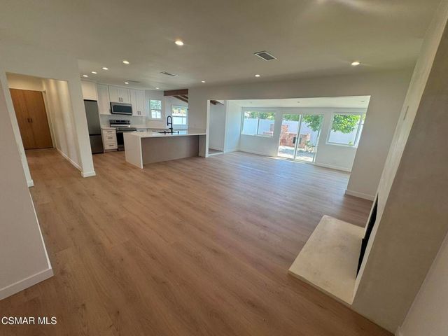 21420 Chatsworth Street, Chatsworth, CA 91311