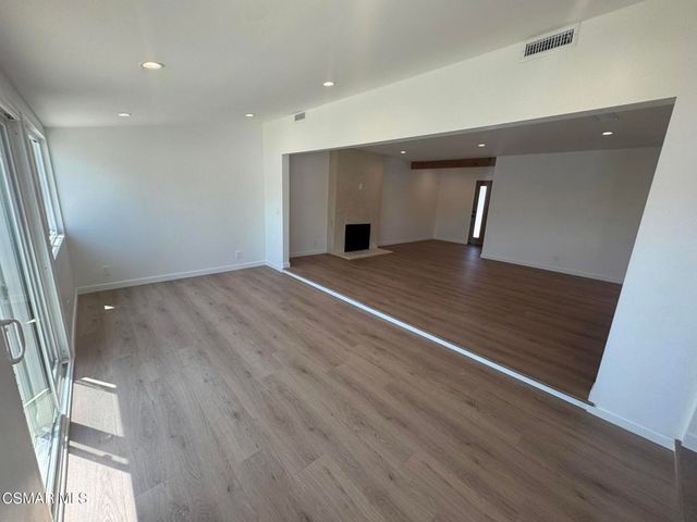 21420 Chatsworth Street, Chatsworth, CA 91311