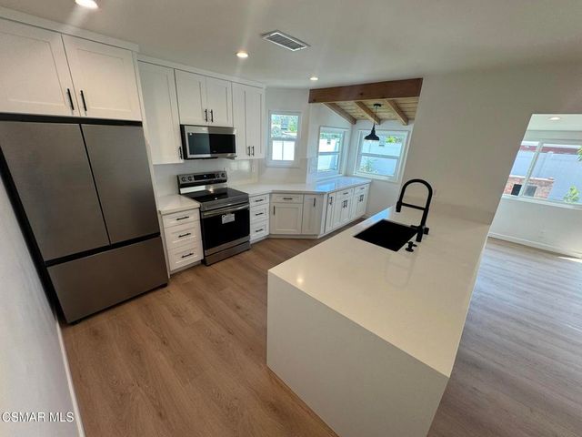 21420 Chatsworth Street, Chatsworth, CA 91311