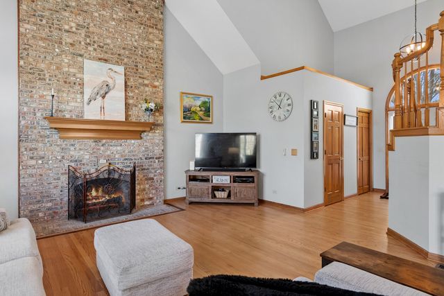 2102 BROOKSIDE Lane, Aurora, IL 60502