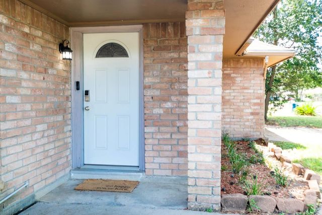 2155 Twinbrooke Drive, Houston, TX 77088