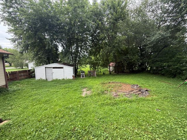 510 Indian Ave, Oak Grove, KY 42262