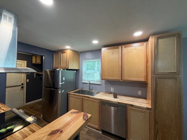 510 Indian Ave, Oak Grove, KY 42262