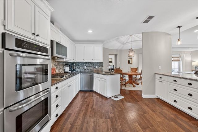 1603 Valleycrest Lane, Carrollton, TX 75006