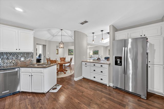 1603 Valleycrest Lane, Carrollton, TX 75006