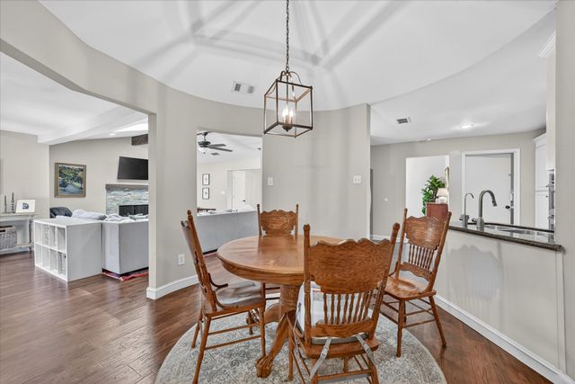 1603 Valleycrest Lane, Carrollton, TX 75006