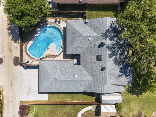 1603 Valleycrest Lane, Carrollton, TX 75006