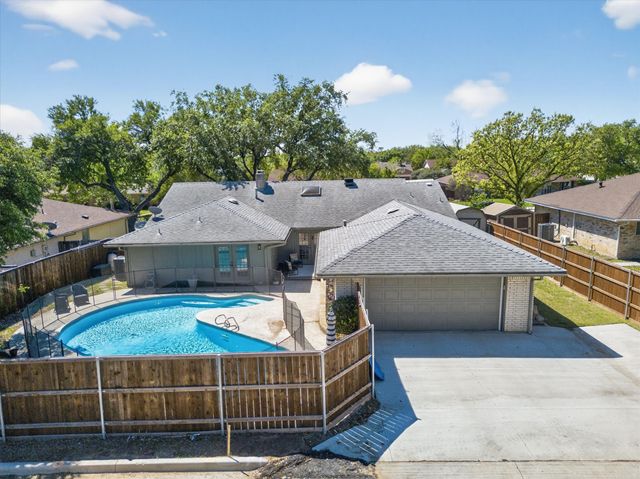 1603 Valleycrest Lane, Carrollton, TX 75006