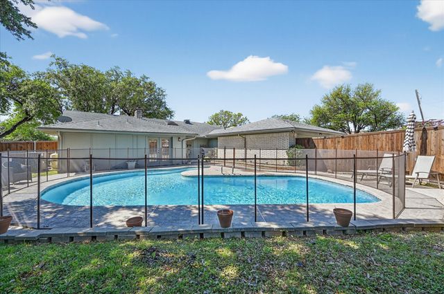 1603 Valleycrest Lane, Carrollton, TX 75006