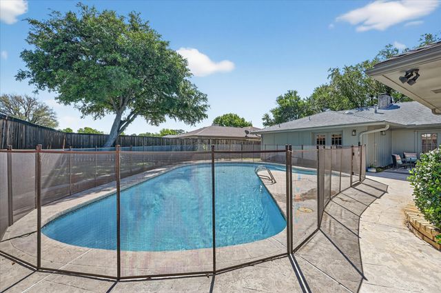 1603 Valleycrest Lane, Carrollton, TX 75006