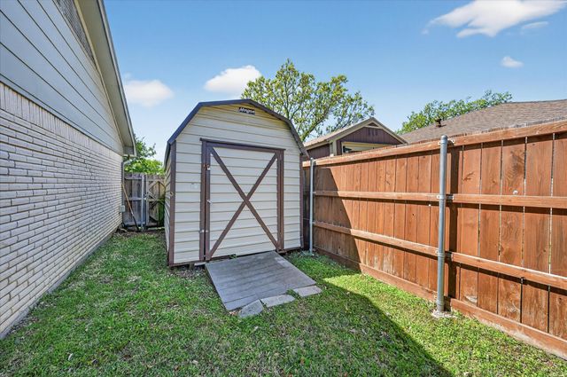 1603 Valleycrest Lane, Carrollton, TX 75006
