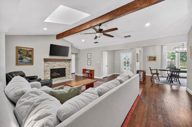 1603 Valleycrest Lane, Carrollton, TX 75006