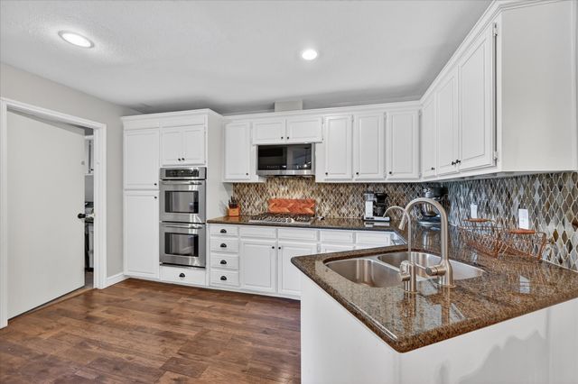 1603 Valleycrest Lane, Carrollton, TX 75006