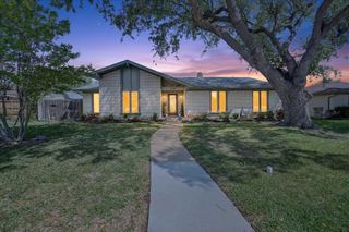 1603 Valleycrest Lane, Carrollton, TX 75006
