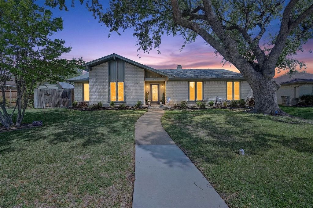1603 Valleycrest Lane, Carrollton, TX 75006