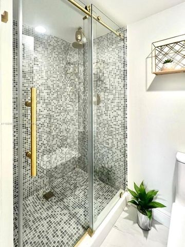 3635 Whitehall Dr 401, West Palm Beach, FL 33401