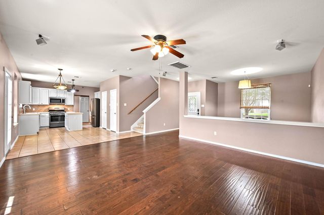 964 Hometown PKWY, Kyle, TX 78640