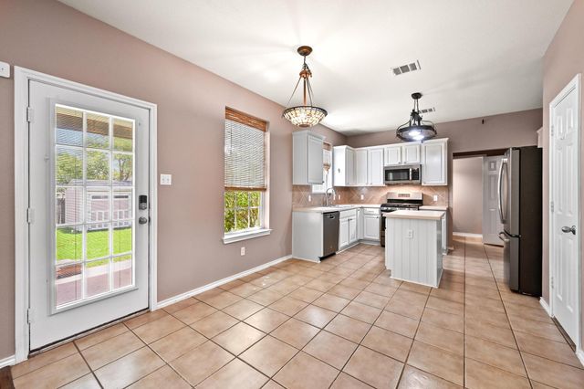 964 Hometown PKWY, Kyle, TX 78640