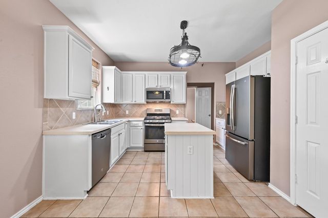 964 Hometown PKWY, Kyle, TX 78640