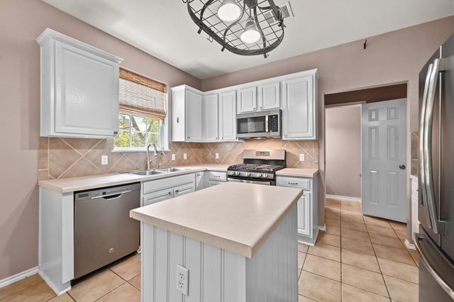 964 Hometown PKWY, Kyle, TX 78640