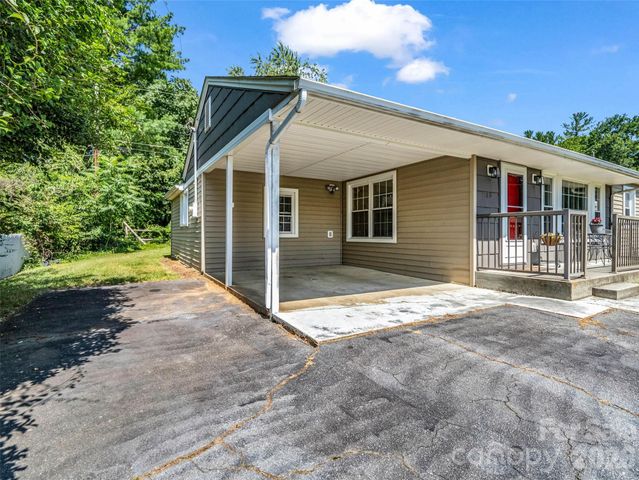 215 Varden Place, Swannanoa, NC 28778