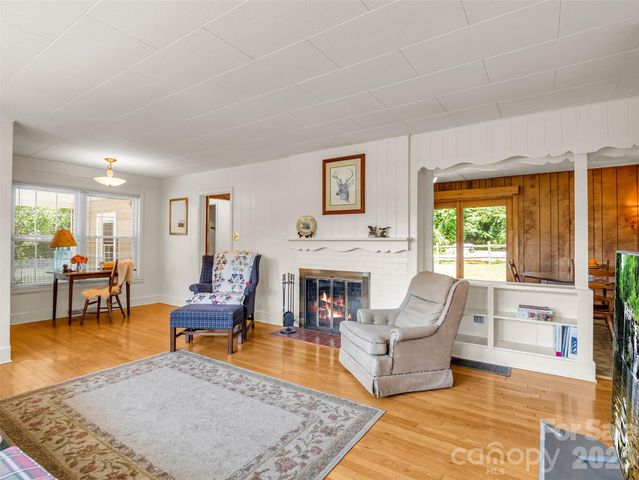 215 Varden Place, Swannanoa, NC 28778