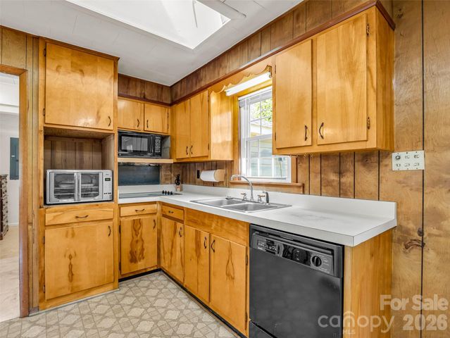 215 Varden Place, Swannanoa, NC 28778