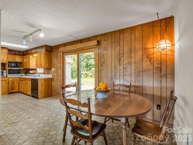 215 Varden Place, Swannanoa, NC 28778