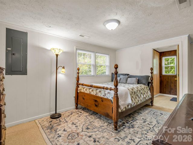 215 Varden Place, Swannanoa, NC 28778