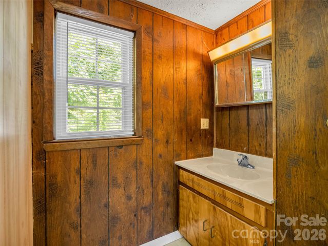 215 Varden Place, Swannanoa, NC 28778