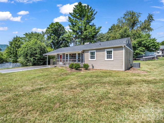 215 Varden Place, Swannanoa, NC 28778