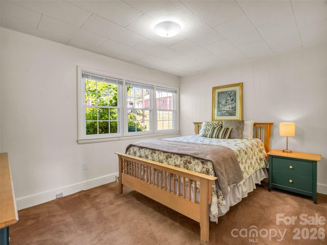215 Varden Place, Swannanoa, NC 28778