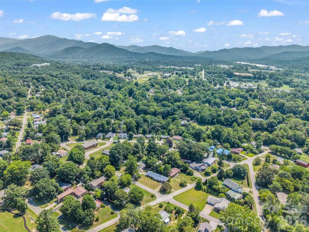 215 Varden Place, Swannanoa, NC 28778