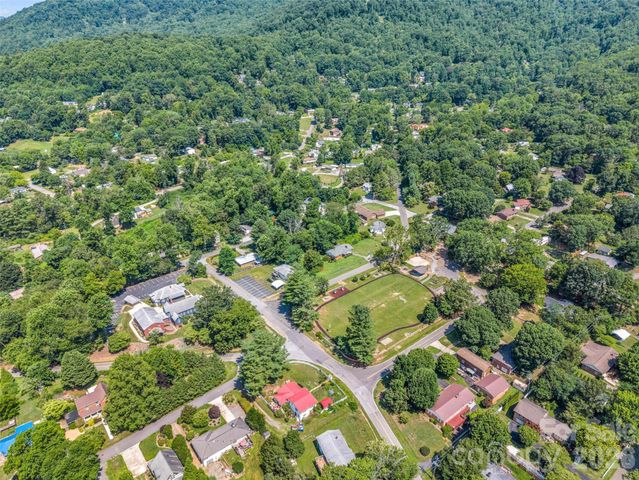 215 Varden Place, Swannanoa, NC 28778