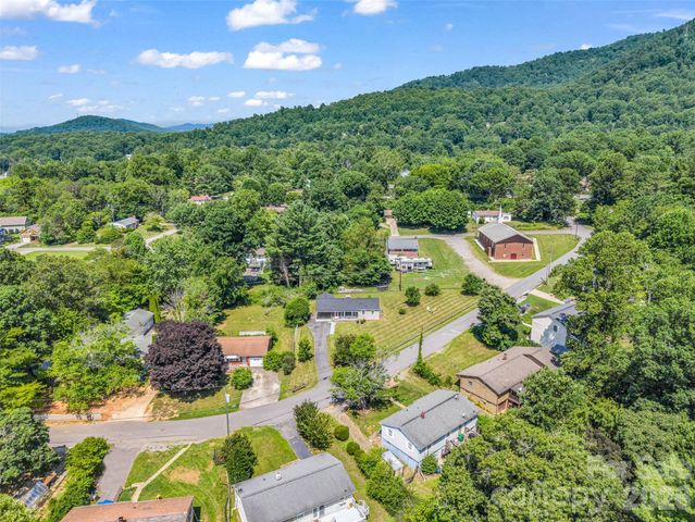 215 Varden Place, Swannanoa, NC 28778