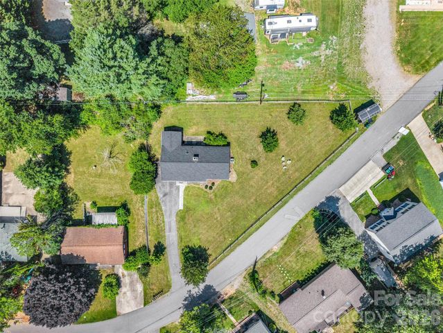 215 Varden Place, Swannanoa, NC 28778