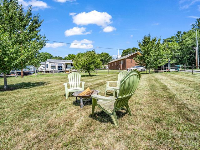 215 Varden Place, Swannanoa, NC 28778