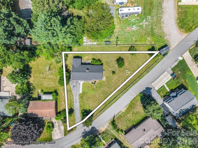 215 Varden Place, Swannanoa, NC 28778