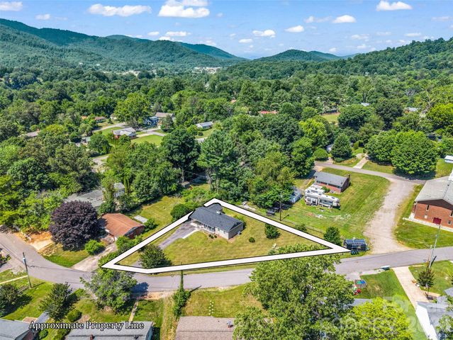 215 Varden Place, Swannanoa, NC 28778