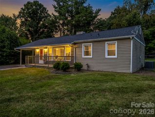 215 Varden Place, Swannanoa, NC 28778
