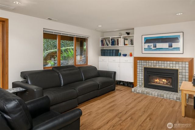 2337 NW 194th Place, Shoreline, WA 98177