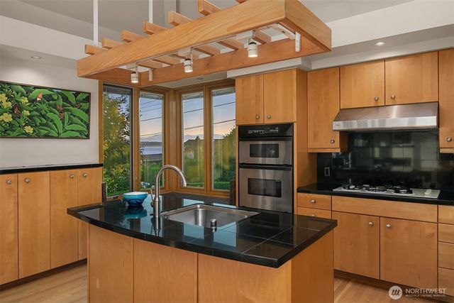 2337 NW 194th Place, Shoreline, WA 98177